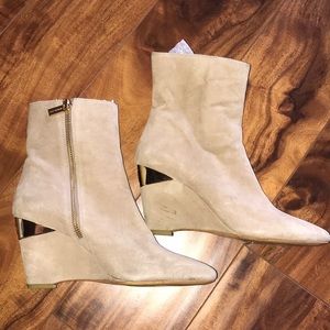 Michael Kors Size 7 Camel color w/ Gold Boots